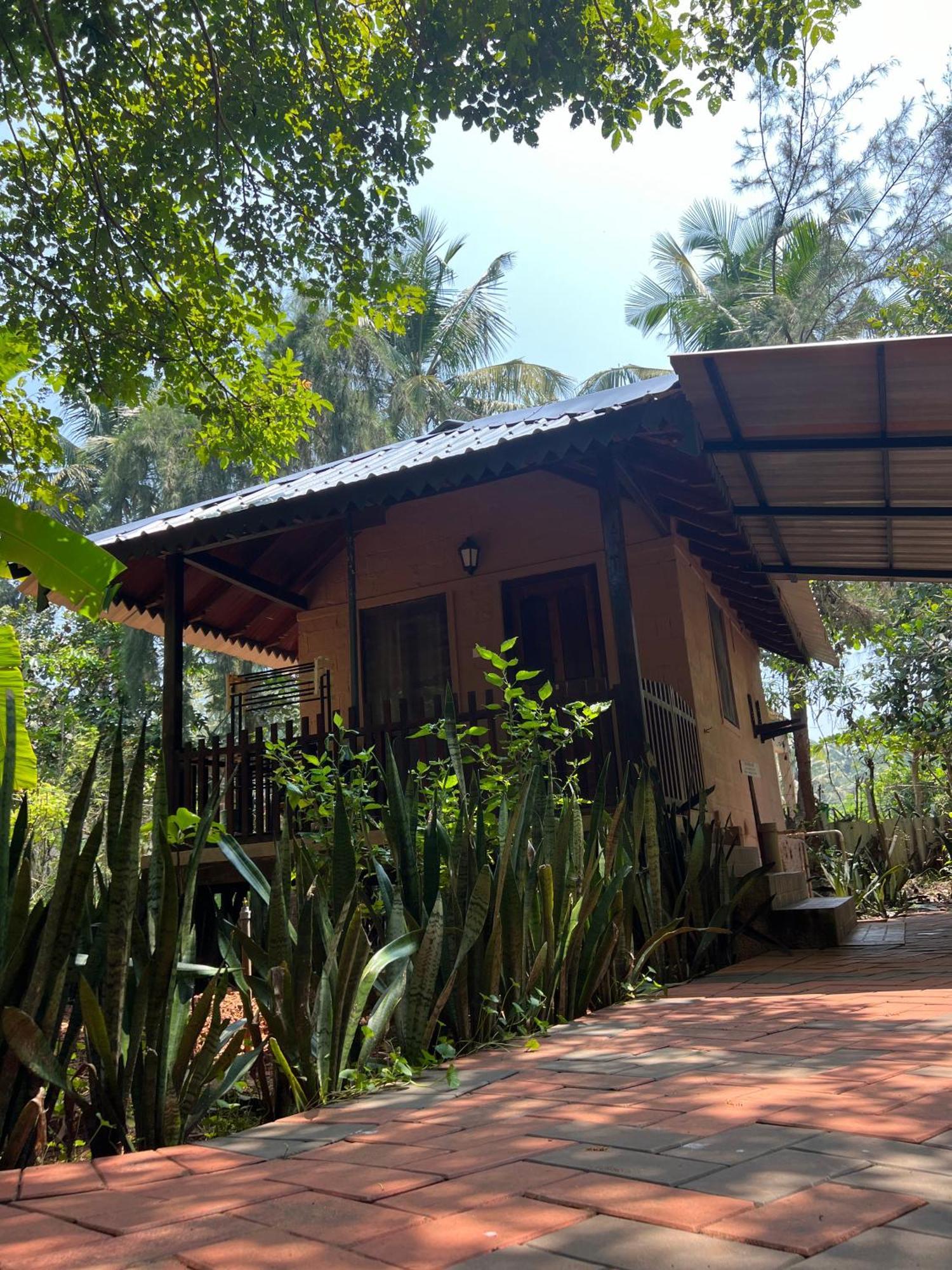 Hotel Ombodhi Retreat Kumta Exterior foto